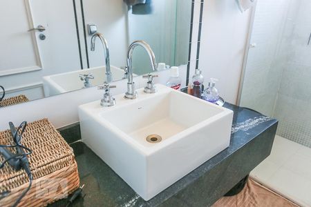 Casa à venda com 258m², 3 quartos e 2 vagasBanheiro Suite 2