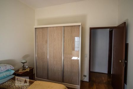 Casa à venda com 340m², 4 quartos e 4 vagas Casa à venda com 340m², 4 quartos e 4 vagasQuarto 1