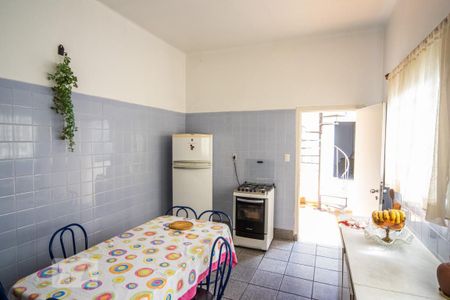 Casa à venda com 340m², 4 quartos e 4 vagas Casa à venda com 340m², 4 quartos e 4 vagasCozinha