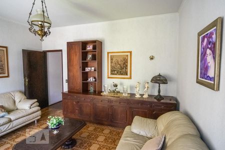 Casa à venda com 340m², 4 quartos e 4 vagas Casa à venda com 340m², 4 quartos e 4 vagasSala