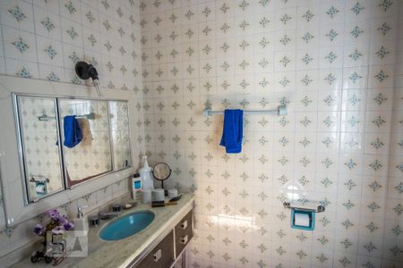 Casa à venda com 340m², 4 quartos e 4 vagas Casa à venda com 340m², 4 quartos e 4 vagasBanheiro