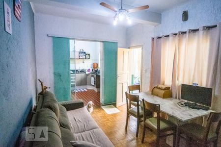 Casa à venda com 340m², 4 quartos e 4 vagas Casa à venda com 340m², 4 quartos e 4 vagasSala