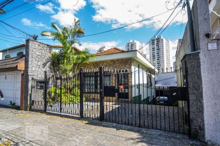 Casa à venda com 340m², 4 quartos e 4 vagas Casa à venda com 340m², 4 quartos e 4 vagasFachada