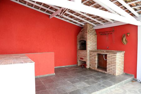 Casa à venda com 210m², 3 quartos e 2 vagasChurrasqueira