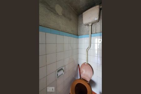 Casa à venda com 216m², 2 quartos e 1 vagaBanheiro (piso inferior)