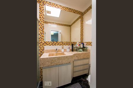 Apartamento à venda com 155m², 3 quartos e 3 vagasBanheiro do quarto 2