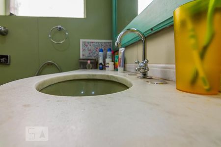 Apartamento para alugar com 145m², 3 quartos e 2 vagas Apartamento para alugar com 145m², 3 quartos e 2 vagasTorneira Banheiro Quarto 2 Suíte