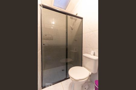 Casa à venda com 220m², 3 quartos e 5 vagasBanheiro da suíte 2