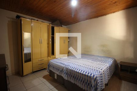 Casa à venda com 511m², 3 quartos e 7 vagasQuarto Casa Fundos