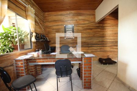 Casa à venda com 511m², 3 quartos e 7 vagasEscritório Casa Fundos