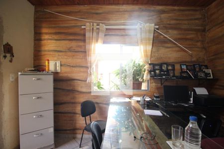 Casa à venda com 511m², 3 quartos e 7 vagasEscritório Casa Fundos