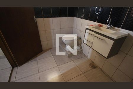 Casa à venda com 511m², 3 quartos e 7 vagasBanheiro Casa Fundos