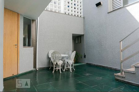 Casa à venda com 630m², 3 quartos e 4 vagasQuintal