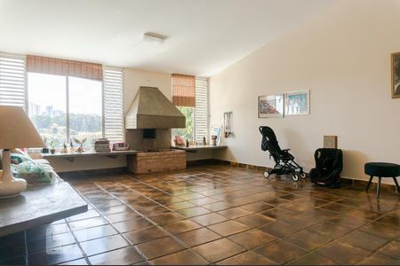 Casa à venda com 630m², 3 quartos e 4 vagasLareira