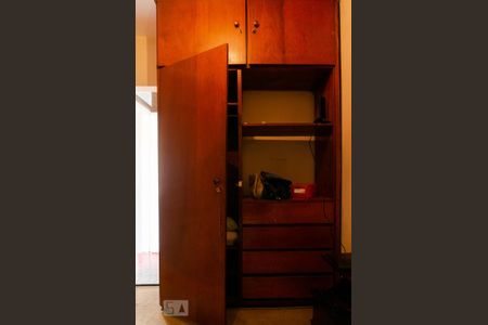 Casa à venda com 630m², 3 quartos e 4 vagasQuarto de Serviço