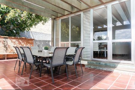 Casa à venda com 630m², 3 quartos e 4 vagasChurrasqueira