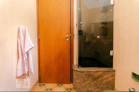 Casa à venda com 630m², 3 quartos e 4 vagasBanheiro Social