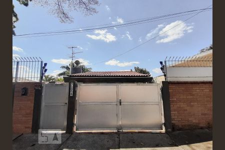 Casa à venda com 630m², 3 quartos e 4 vagasFachada