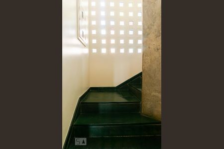 Casa à venda com 630m², 3 quartos e 4 vagasEscadas