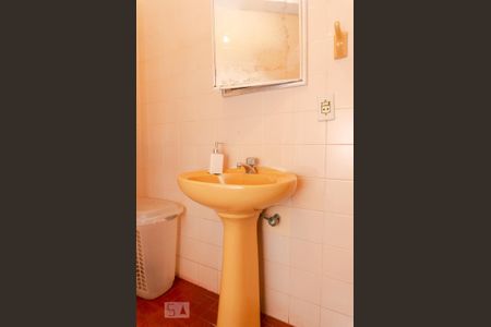 Casa à venda com 630m², 3 quartos e 4 vagasBanheiro de Serviço