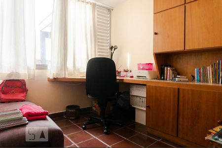 Casa à venda com 630m², 3 quartos e 4 vagasEscritório 