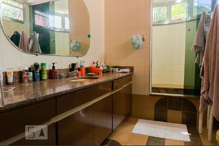 Casa à venda com 630m², 3 quartos e 4 vagasBanheiro da Suíte