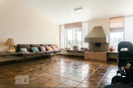 Casa à venda com 630m², 3 quartos e 4 vagasLareira