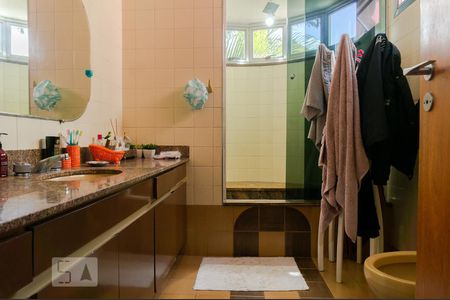 Casa à venda com 630m², 3 quartos e 4 vagasBanheiro da Suíte