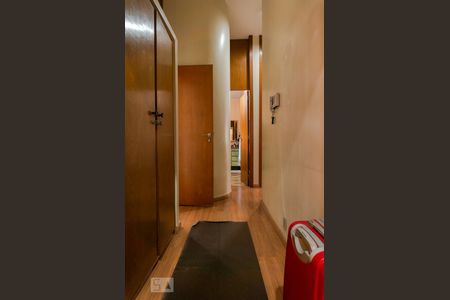 Casa à venda com 630m², 3 quartos e 4 vagasCorredor