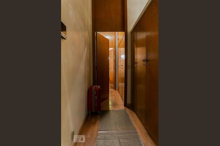 Casa à venda com 630m², 3 quartos e 4 vagasCorredor