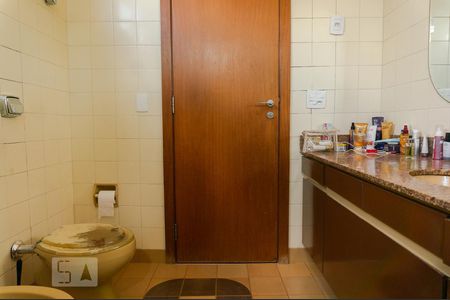 Casa à venda com 630m², 3 quartos e 4 vagasBanheiro da Suíte