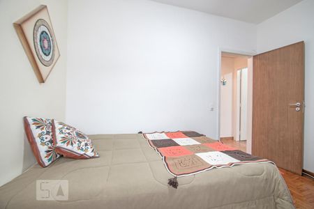 Casa à venda com 198m², 7 quartos e 4 vagas Casa à venda com 198m², 7 quartos e 4 vagasQuarto 2