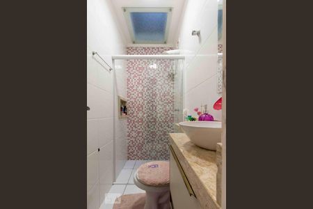 Casa à venda com 180m², 3 quartos e 2 vagas Casa à venda com 180m², 3 quartos e 2 vagasBanheiro Suite 1