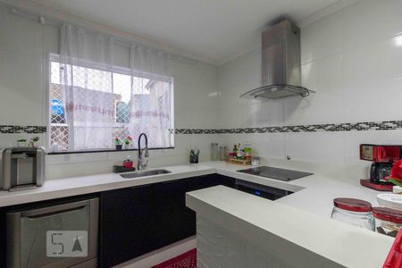 Casa à venda com 180m², 3 quartos e 2 vagas Casa à venda com 180m², 3 quartos e 2 vagasCozinha
