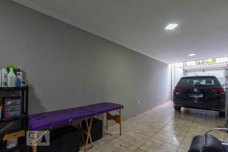 Casa à venda com 180m², 3 quartos e 2 vagas Casa à venda com 180m², 3 quartos e 2 vagasGaragem