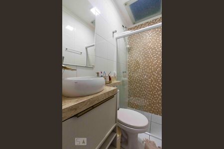 Casa à venda com 180m², 3 quartos e 2 vagas Casa à venda com 180m², 3 quartos e 2 vagasBanheiro Suite 3