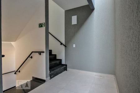 Apartamento para alugar com 49m², 2 quartos e sem vagaEscada de acesso 