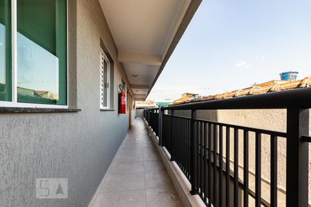 Corredor de acesso  de apartamento para alugar com 2 quartos, 49m² em Vila Santa Inês, São Paulo