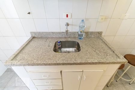 Cozinha de apartamento para alugar com 1 quarto, 35m² em Pinheiros, São Paulo