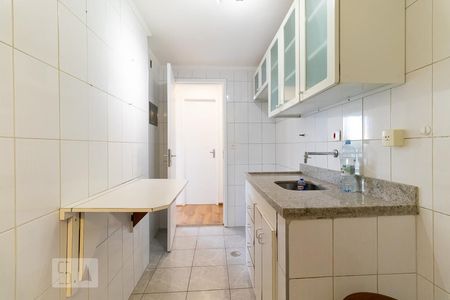 Cozinha de apartamento para alugar com 1 quarto, 35m² em Pinheiros, São Paulo