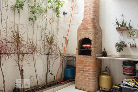 Casa para alugar com 140m², 2 quartos e 1 vagaQuintal de trás