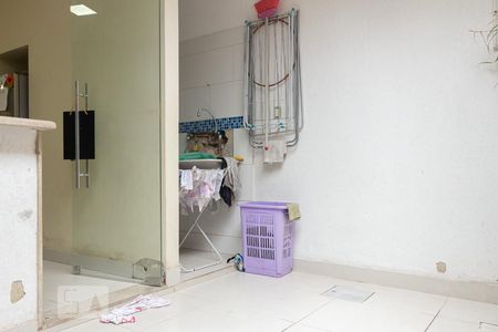 Casa para alugar com 140m², 2 quartos e 1 vagaÁrea de serviço