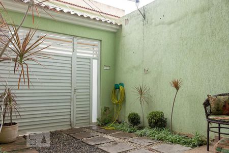 Casa para alugar com 140m², 2 quartos e 1 vagaQuintal da frente