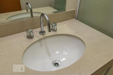 Apartamento para alugar com 72m², 2 quartos e 2 vagasDetalhe do Banheiro Banheiro Social