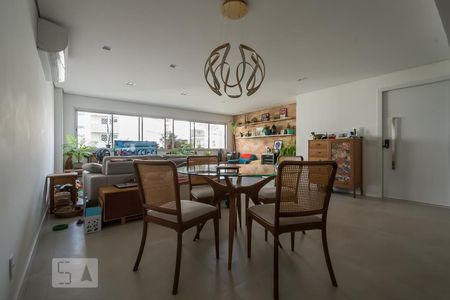 Apartamento à venda com 130m², 3 quartos e 1 vagaSala