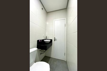 Casa à venda com 180m², 3 quartos e 2 vagasBanheiro 2