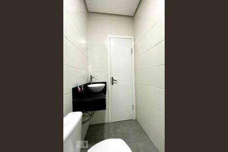 Casa à venda com 180m², 3 quartos e 2 vagasBanheiro 2