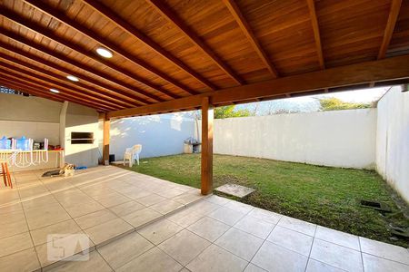 Casa à venda com 180m², 3 quartos e 2 vagasPátio fundos