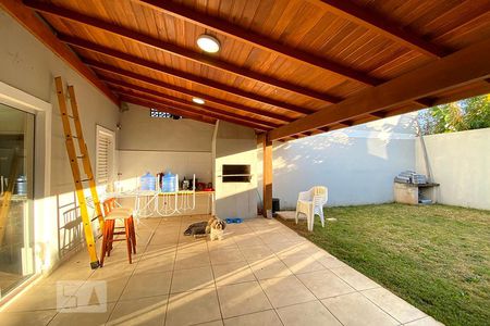 Casa à venda com 180m², 3 quartos e 2 vagasPátio fundos