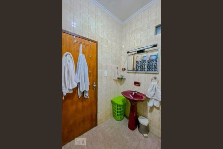 Casa à venda com 220m², 3 quartos e 2 vagasBanheiro